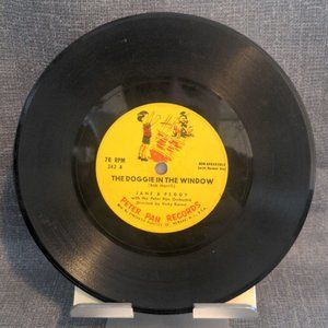 The Doggie in the Window / Teddy Bears on Parade-78 RPM Vinyl-Peter Pan Records